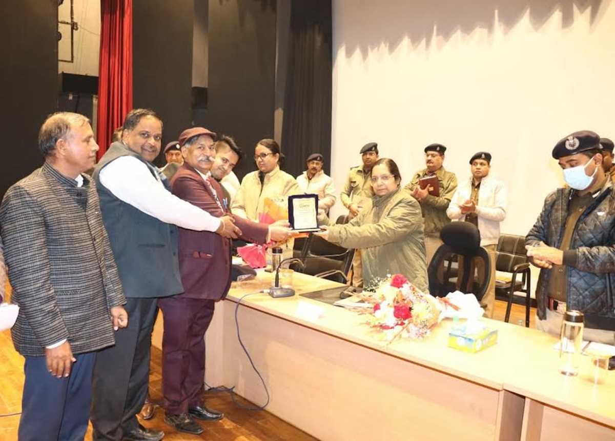 पुलिस कमिश्नर की अध्यक्षता में आरडब्ल्यूए,निजी सुरक्षा एजेंसियों व अधिकारियों की हुई बैठक